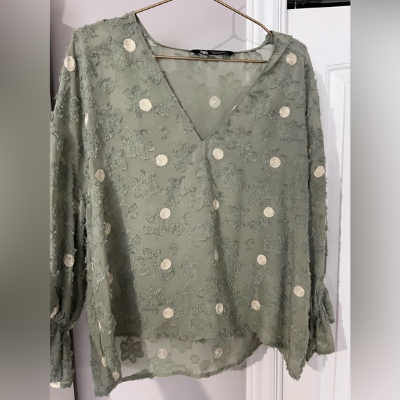 Sage green with flower print blouse, detailed sleeves, size xl, never worn new - Picture 1 of 5
